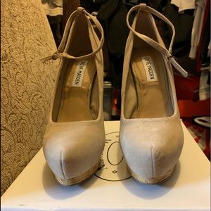 Steve Madden - Beige Suede Heels